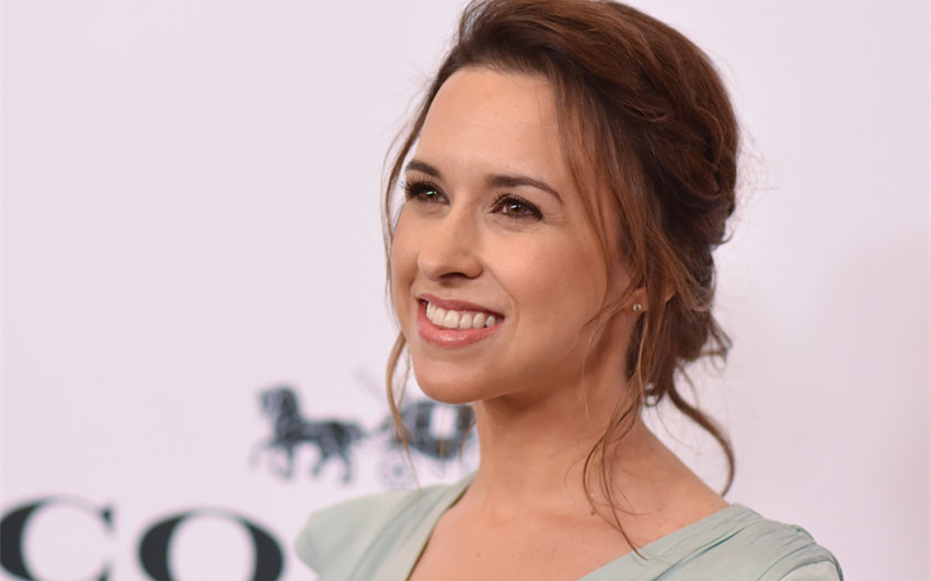 lacy chabert net worth